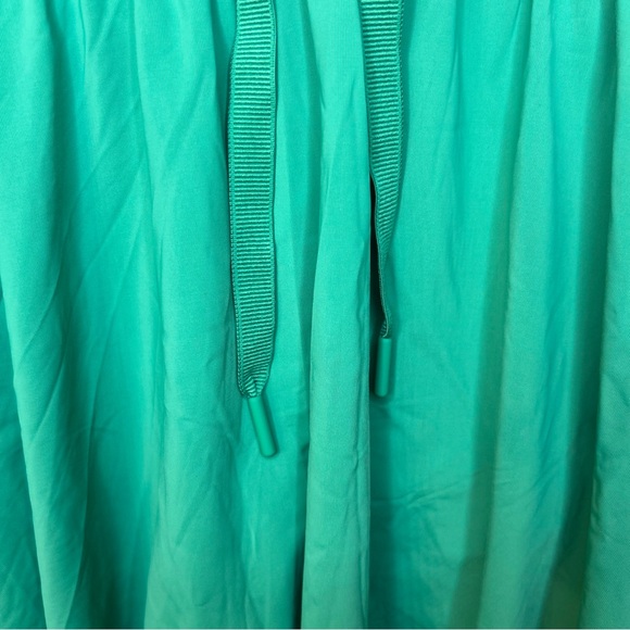 *Worn Once* All In Motion Green 2 Piece Set, Small Tank, Medium Skort - Picture 11 of 16